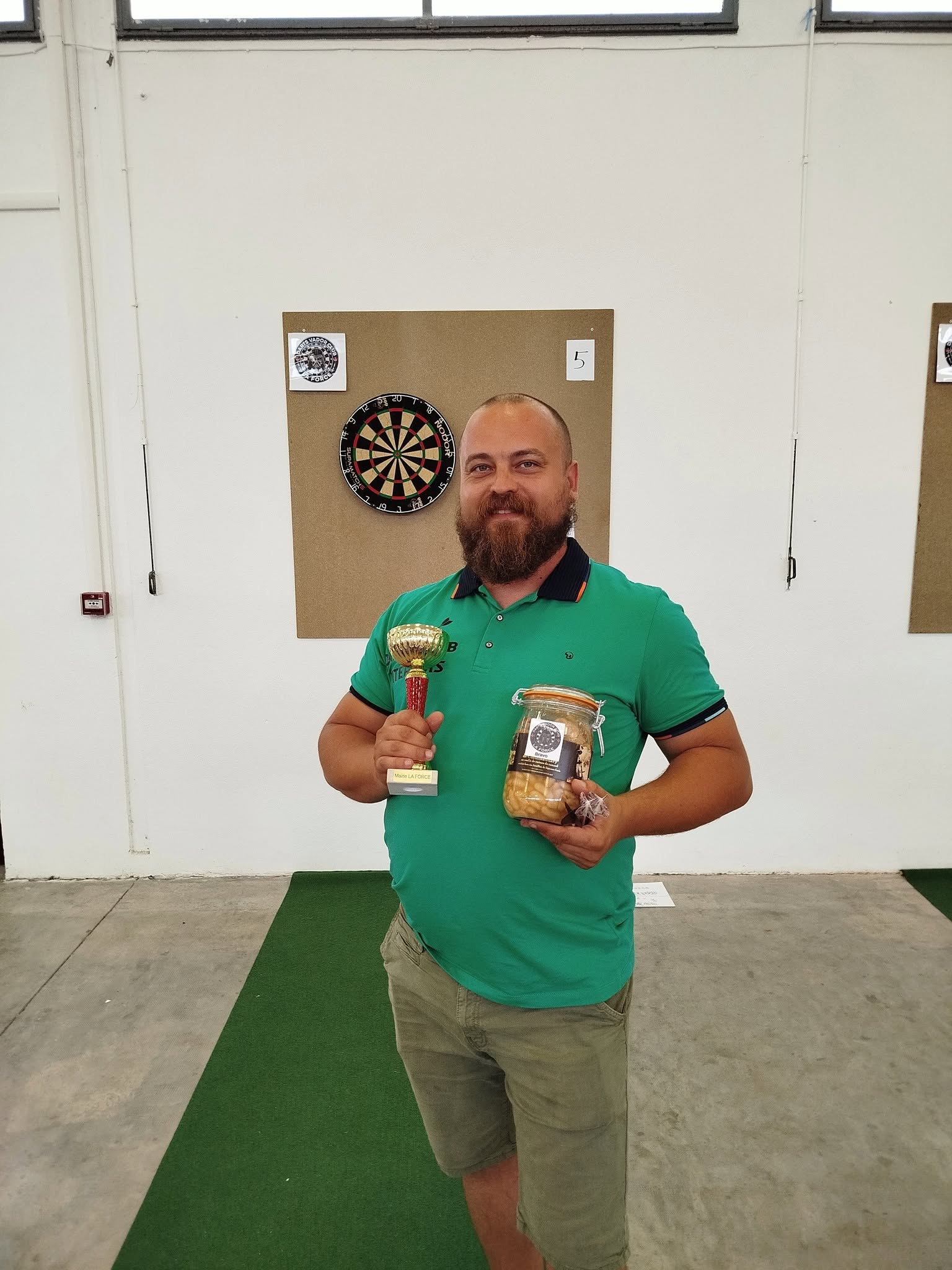 Joueur récompensé avec un trophée